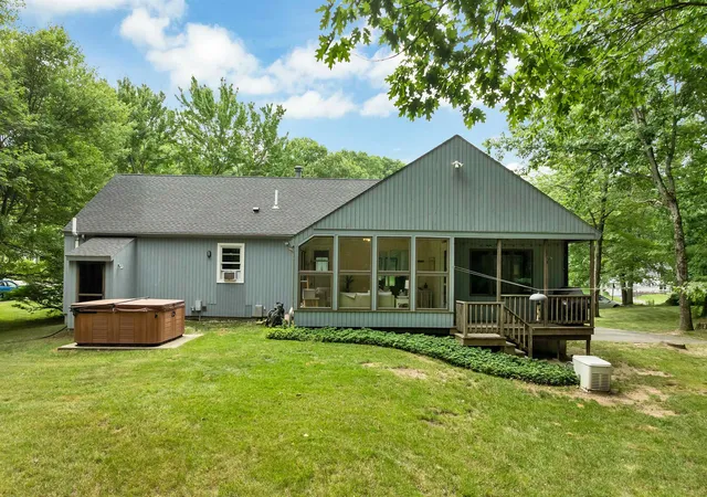 Photo 3 of Single family home for sale at 43 Redfield Cir, Derry, NH 03038 | MLS# 5098700 | Listing updated on 2026-07-21