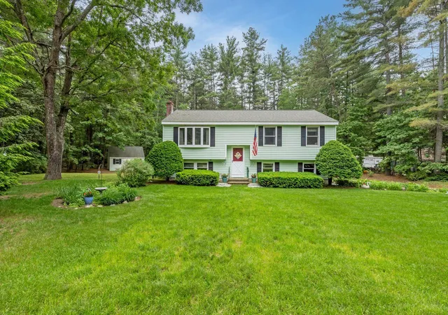 2nd image of 8 Rocky Hill Rd, Litchfield, NH 03052 | MLS# 5098733
