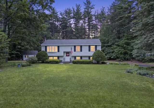 3rd image of 8 Rocky Hill Rd, Litchfield, NH 03052 | MLS# 5098733