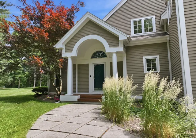 Photo 3 of Single family home for sale at 305 Westview Dr, Shelburne, VT 05482 | MLS# 5098745 | Listing updated on 2026-07-24