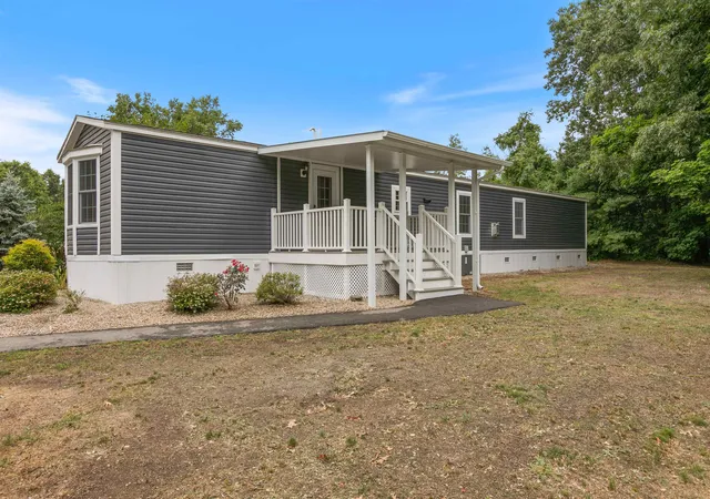 2nd image of 3 Bay St, Hudson, NH 03051 | MLS# 5098754