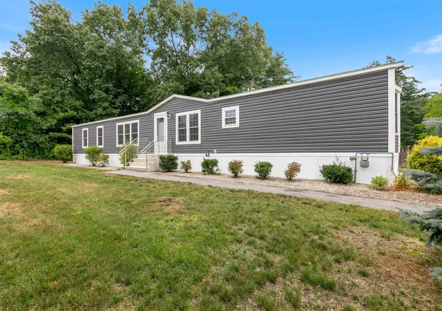 4th image of 3 Bay St, Hudson, NH 03051 | MLS# 5098754