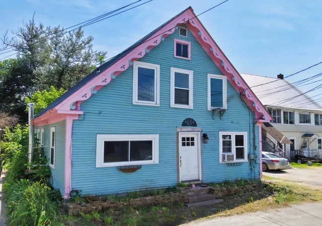 Homes for sale in Haverhill, NH | 8 Oak Hill St, Haverhill, NH 03785 | MLS# 5098772