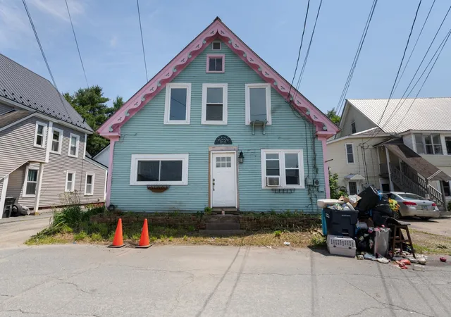 Homes for sale in Haverhill, NH | 8 Oak Hill St, Haverhill, NH 03785 | MLS# 5098772
