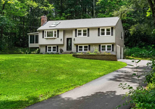 1st image of 20 Hawkview Rd, Hudson, NH 03051 | MLS# 5098783