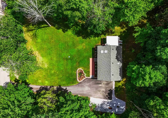 3rd image of 20 Hawkview Rd, Hudson, NH 03051 | MLS# 5098783