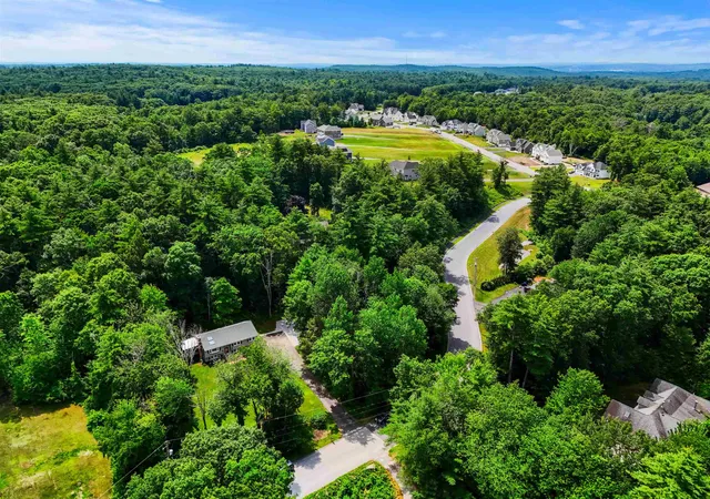 4th image of 20 Hawkview Rd, Hudson, NH 03051 | MLS# 5098783