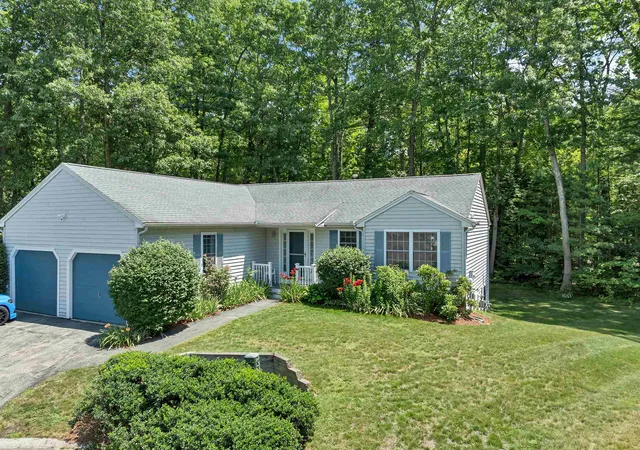 Photo 1 of Sale Pending at 4 Glasgow Cir, Hudson, NH 03051 | MLS# 5098784 | Listing updated on 2026-07-27