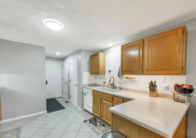Photo 2 of Sale Pending at 4 Glasgow Cir, Hudson, NH 03051 | MLS# 5098784 | Listing updated on 2026-07-27