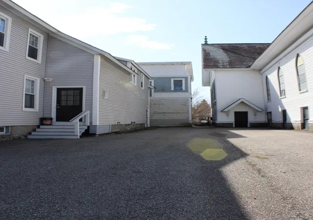3rd image of 644 Pine St, Manchester, NH 03104 | MLS# 5098794