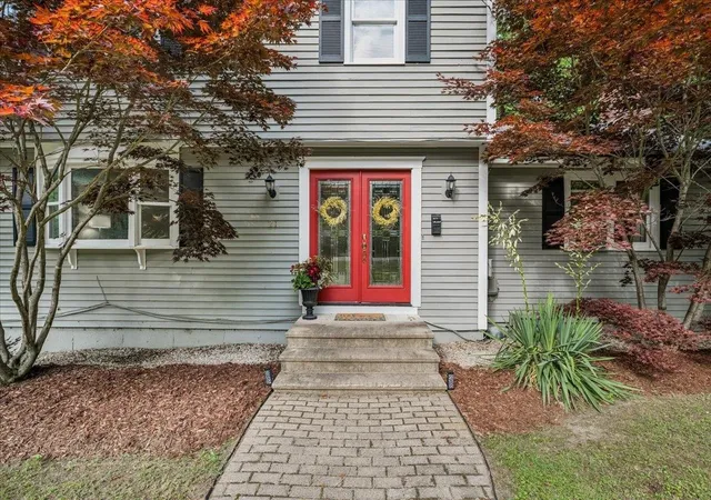 Photo 2 of Single family home for sale at 21 Nathaniel Dr, Amherst, NH 03031 | MLS# 5098822 | Listing updated on 2026-07-30