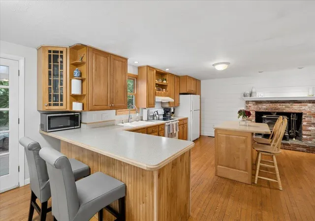 Photo 4 of Single family home for sale at 21 Nathaniel Dr, Amherst, NH 03031 | MLS# 5098822 | Listing updated on 2026-07-30