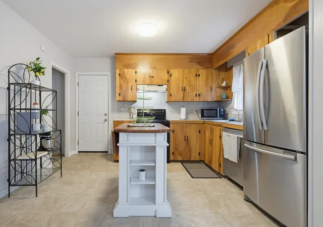 Photo 4 of Single family home for sale at 96 Saint Laurent St, Epping, NH 03042 | MLS# 5098825 | Listing updated on 2026-09-03