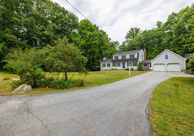 Homes for sale in Hooksett, NH | 39 Lantern Ln, Hooksett, NH 03106 | MLS# 5098826