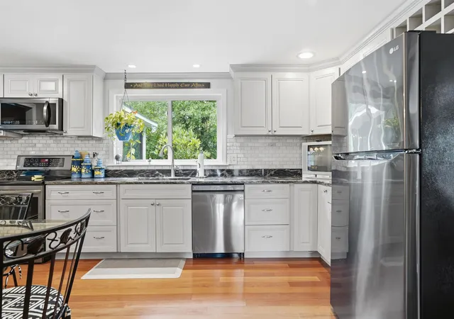 Photo 3 of Sale Pending at 9 Whitman Rd, Nashua, NH 03062 | MLS# 5098829 | Listing updated on 2026-09-06