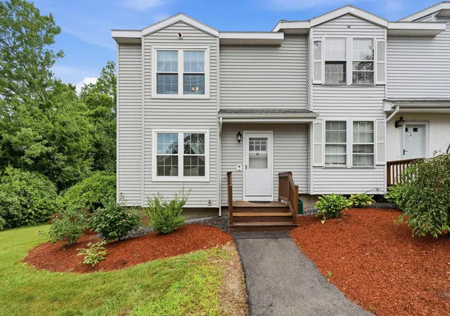 Homes for sale in Derry, NH | 107 Franklin Street Ext #8, Derry, NH 03038 | MLS# 5098832