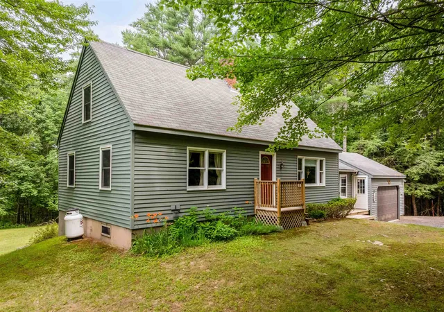 Homes for sale in Sunapee, NH | 929 Rt 11 Rte, Sunapee, NH 03782 | MLS# 5098838