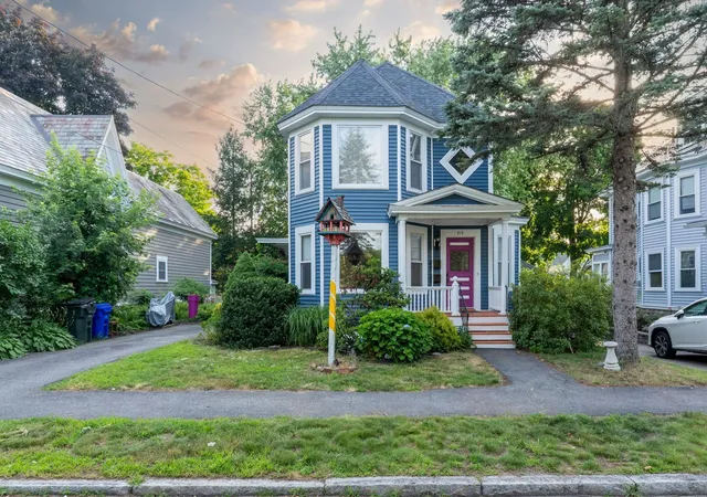 Photo 2 of Single family home for sale at 414 Walnut St, Manchester, NH 03104 | MLS# 5098846 | Listing updated on 2026-09-01