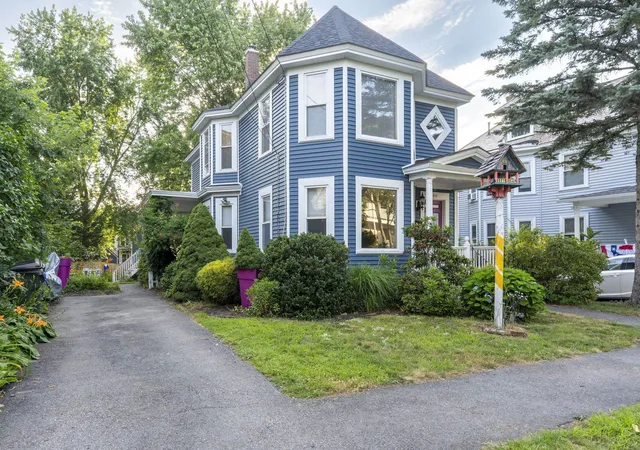 Homes for sale in Manchester, NH | 414 Walnut St, Manchester, NH 03104 | MLS# 5098846