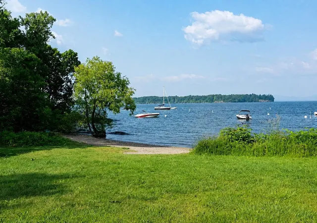 Homes for sale in Burlington, VT | 240 South Cove Rd, Burlington, VT 05401 | MLS# 5098854