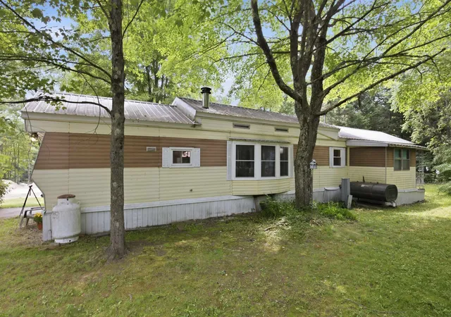 Homes for sale in Loudon, NH | 1 Hoover Cir, Loudon, NH 03307 | MLS# 5098859