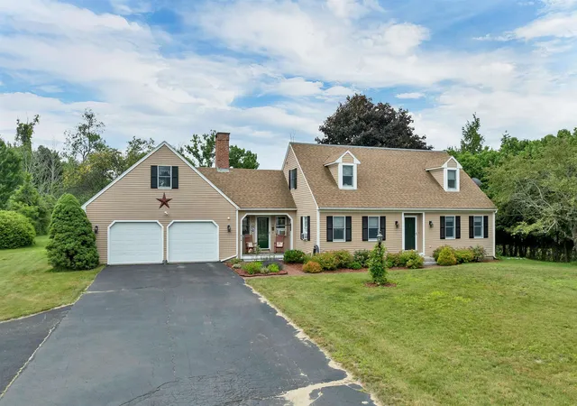 Photo 2 of Sale Pending at 10 Old Mill Dr, Wolfeboro, NH 03894 | MLS# 5098881 | Listing updated on 2026-09-29