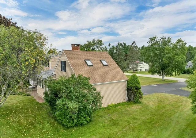 Photo 3 of Sale Pending at 10 Old Mill Dr, Wolfeboro, NH 03894 | MLS# 5098881 | Listing updated on 2026-09-29