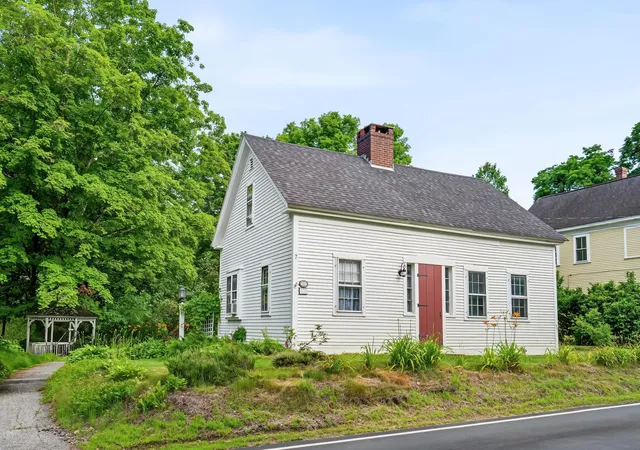 Photo 3 of Multi family home for sale at 7 Bennington Rd, Hancock, NH 03449 | MLS# 5098892 | Listing updated on 2026-10-08