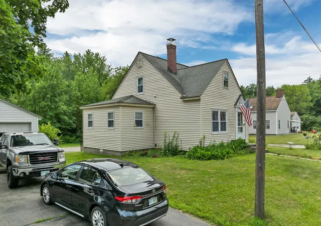 Photo 4 of Single family home for sale at 22 Medlyn St, Milford, NH 03055 | MLS# 5098893 | Listing updated on 2026-09-08