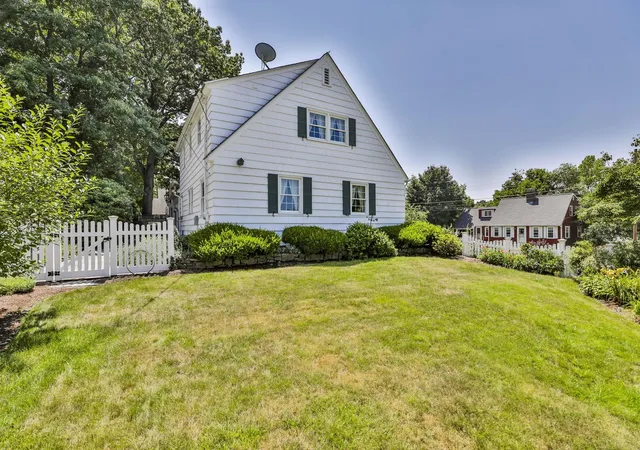 4th image of 15 Hooker St, Nashua, NH 03064 | MLS# 5098894