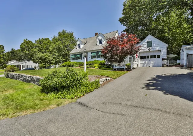41st image of 15 Hooker St, Nashua, NH 03064 | MLS# 5098894