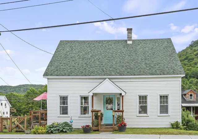 Homes for sale in Readsboro, VT | 7066 Main St, Readsboro, VT 05350 | MLS# 5098898