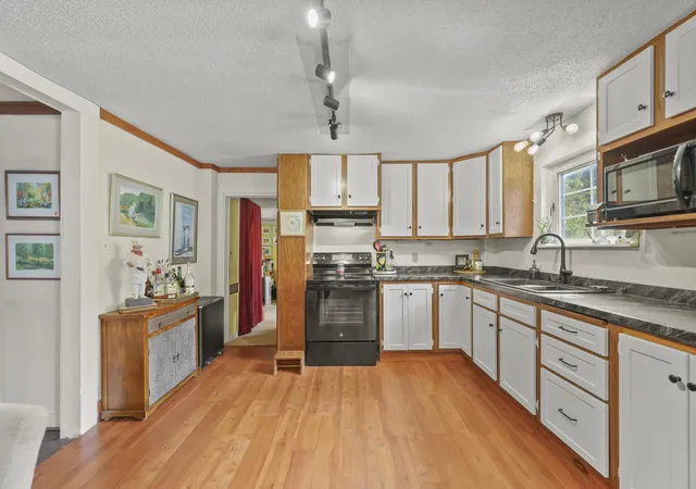 Homes for sale in Readsboro, VT | 7066 Main St, Readsboro, VT 05350 | MLS# 5098898