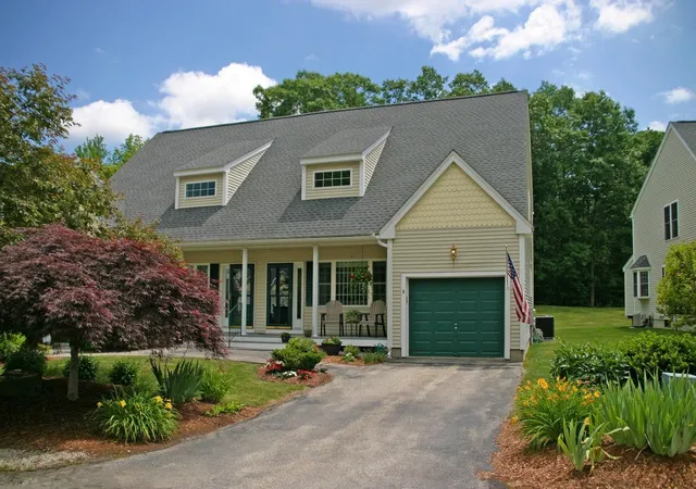 Homes for sale in Raymond, NH | 8 Royal Ln #22, Raymond, NH 03077 | MLS# 5098905