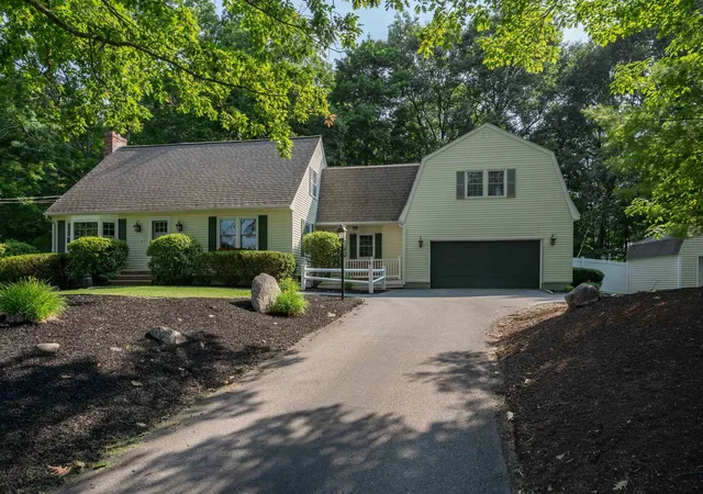 1st image of 10 Melba Dr, Hudson, NH 03051 | MLS# 5098917