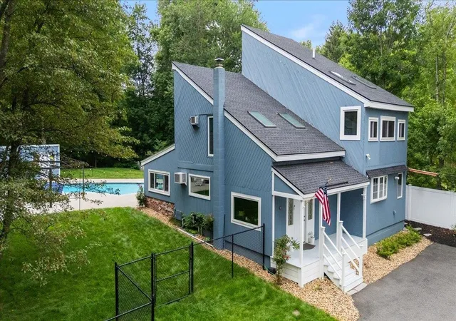 2nd image of 37 Pike St, Nashua, NH 03060 | MLS# 5098930