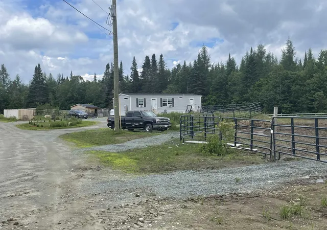 Photo 3 of Single family home for sale at 307 Jefferson Rd, Whitefield, NH 03598 | MLS# 5098947 | Listing updated on 2026-07-22