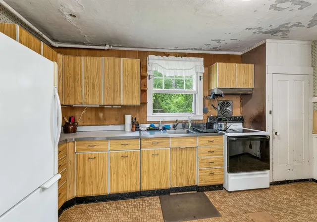 3rd image of 382 Charles Bancroft Hwy, Litchfield, NH 03052 | MLS# 5098971