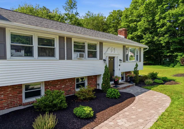 2nd image of 68 Jericho Rd, Pelham, NH 03076 | MLS# 5098977