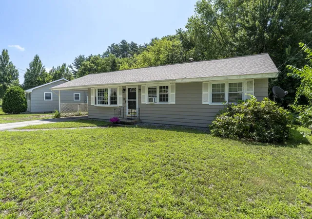 Homes for sale in Manchester, NH | 243 Gabrielle St, Manchester, NH 03103 | MLS# 5098981