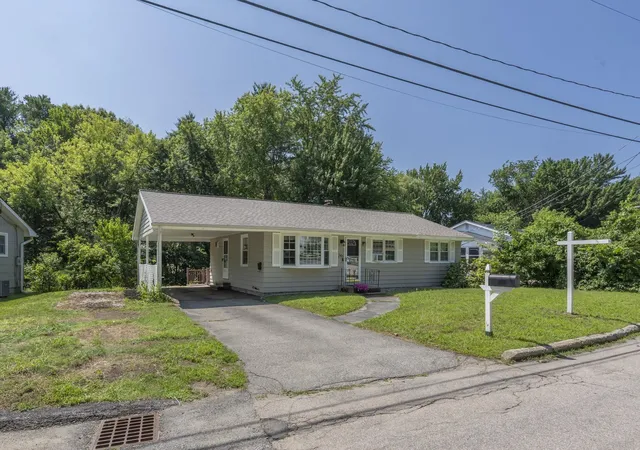Homes for sale in Manchester, NH | 243 Gabrielle St, Manchester, NH 03103 | MLS# 5098981