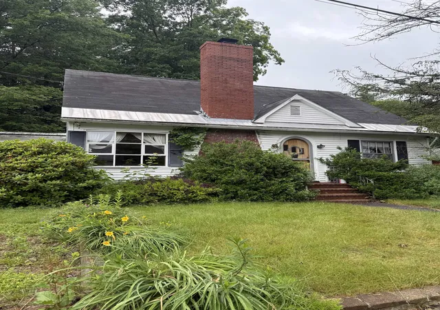 Homes for sale in Raymond, NH | 5 Moulton St, Raymond, NH 03077 | MLS# 5098996