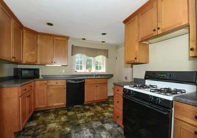4th image of 341 Main St, Fryeburg, ME 04037 | MLS# 5098997