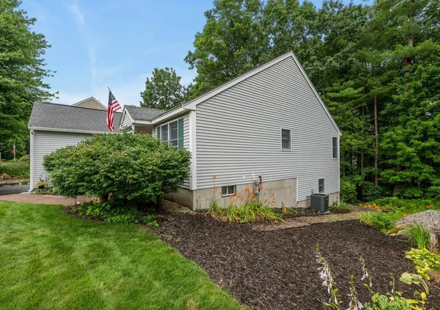 Homes for sale in Hooksett, NH | 1 Trent Rd, Hooksett, NH 03106 | MLS# 5099002