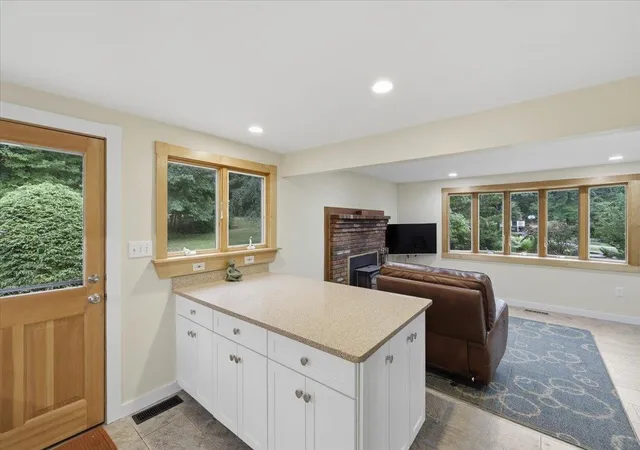 5th image of 16 Lakeview Wy, Auburn, NH 03032 | MLS# 5099028