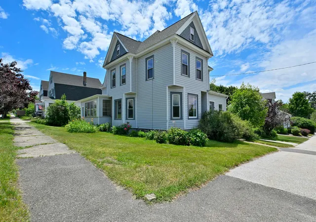 Homes for sale in Manchester, NH | 455 Bridge St, Manchester, NH 03104 | MLS# 5099039