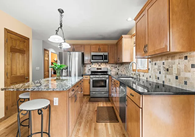 3rd image of 52 Oak Hill Rd Rd, Brookline, NH 03033 | MLS# 5099041