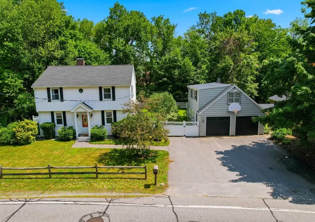 Homes for sale in Exeter, NH | 14 Hampton Falls Rd, Exeter, NH 03833 | MLS# 5099062