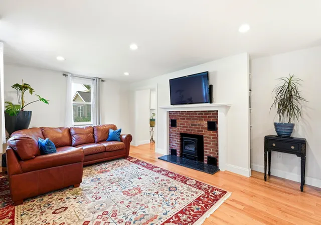 Homes for sale in Exeter, NH | 14 Hampton Falls Rd, Exeter, NH 03833 | MLS# 5099062