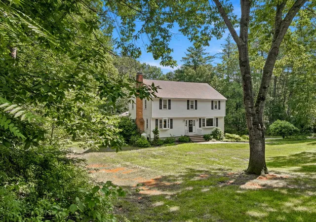 Photo 1 of Single family home for sale at 16 Williamsburg Dr, Amherst, NH 03031 | MLS# 5099078 | Listing updated on 2026-09-17